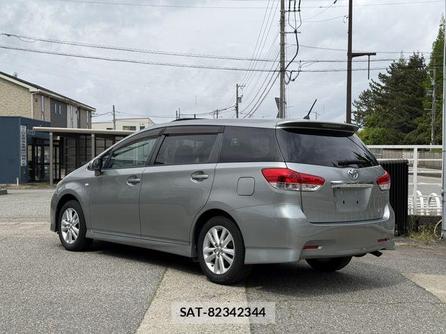 Toyota WISH 2009-10 8883064-2