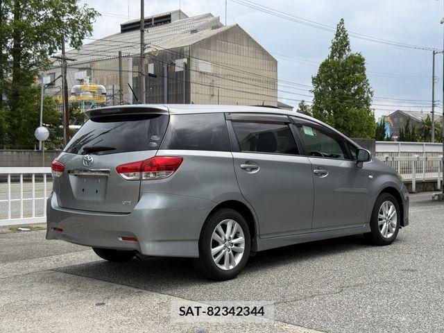Toyota WISH 2009-10 8883064-4