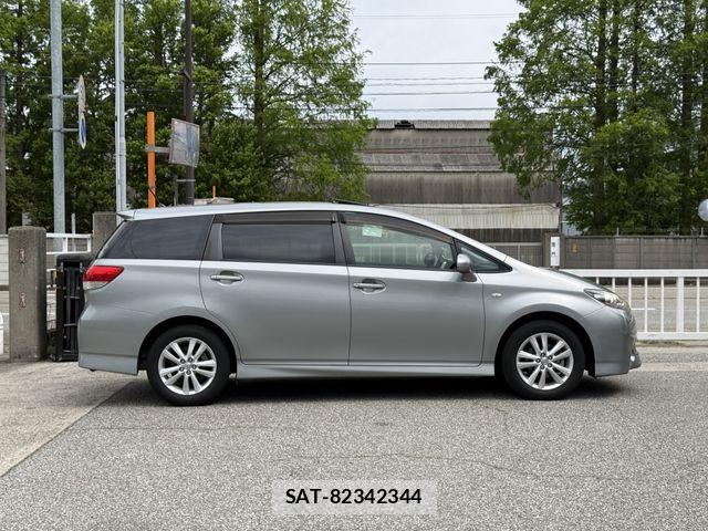 Toyota WISH 2009-10 8883064-5