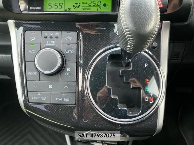 Toyota WISH 2013-06 7021935-19