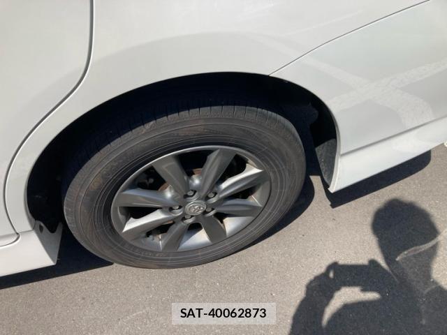 Toyota WISH 2014-05 7331379-11