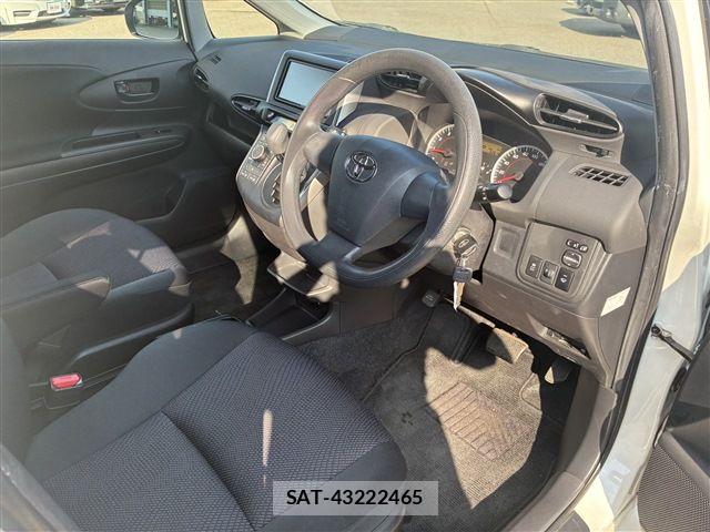 Toyota WISH 2017-03 7458981-11