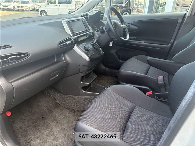 Toyota WISH 2017-03 7458981-14