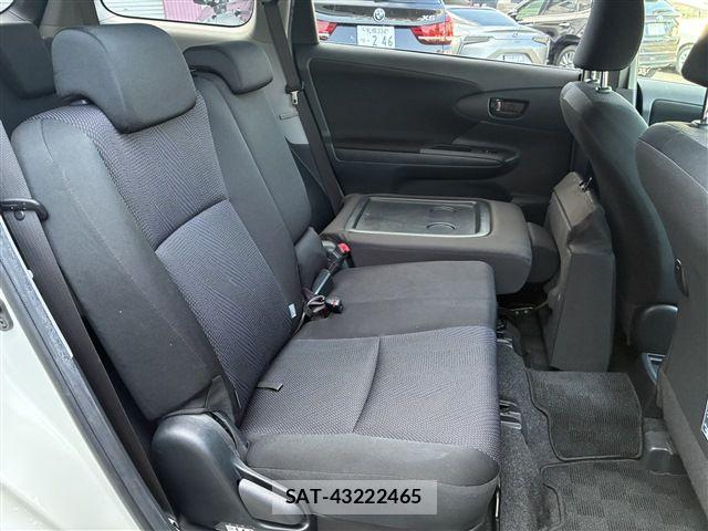 Toyota WISH 2017-03 7458981-19