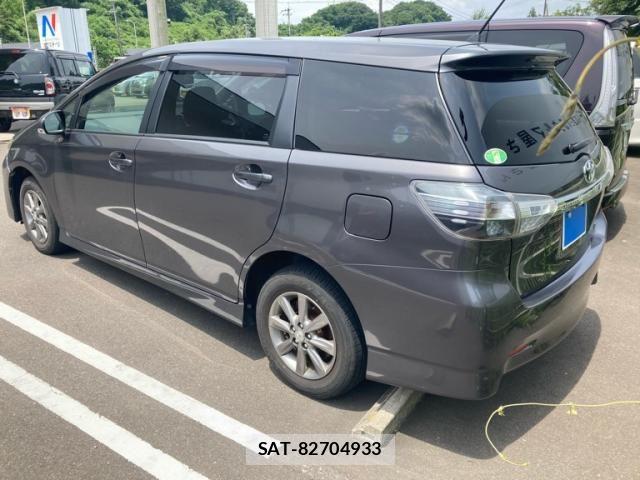 Toyota WISH 2013-07 7880655-5