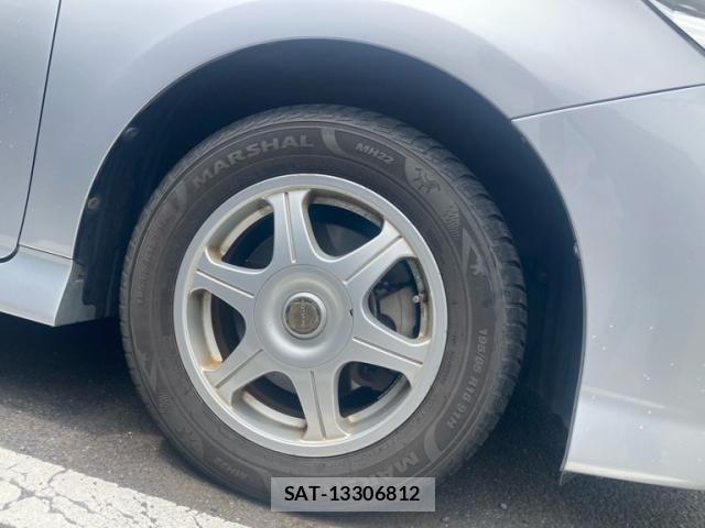 Toyota WISH 2013-04 8102867-9