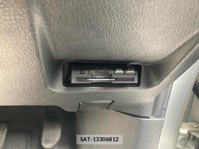 Toyota WISH 2013-04 8102867-17