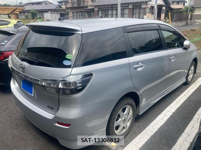 Toyota WISH 2013-04 8102867-3