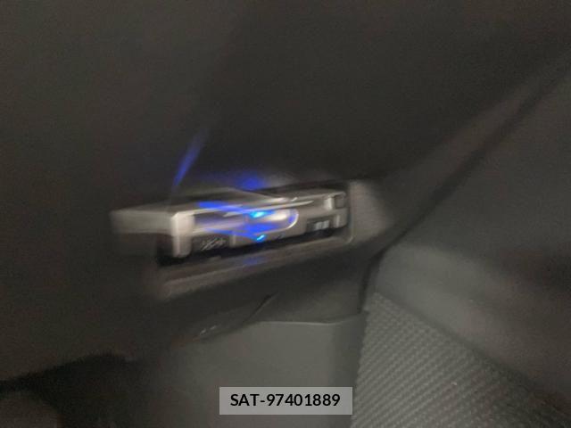 Toyota WISH 2010-10 8247227-18