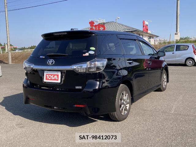 Toyota WISH 2013-10 8247226-4