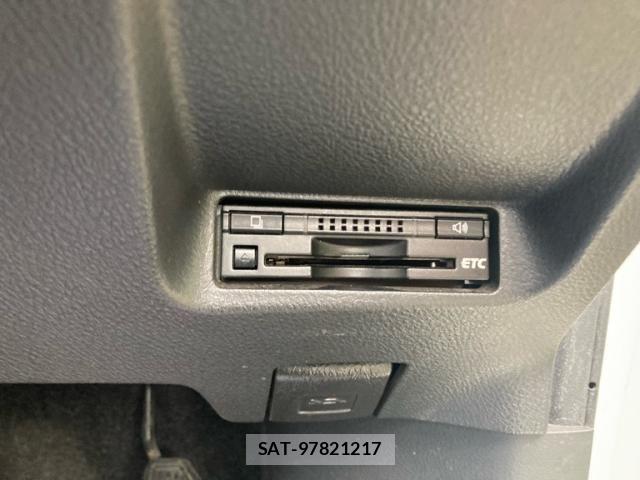 Toyota WISH 2014-06 8338584-14