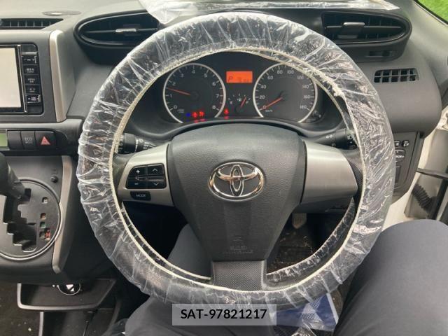 Toyota WISH 2014-06 8338584-15