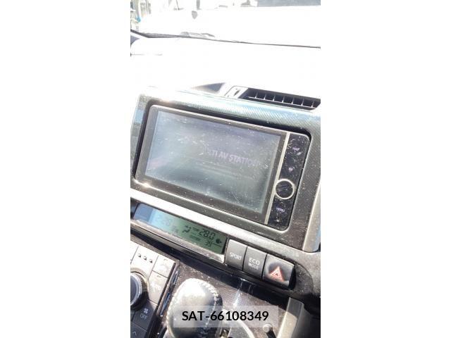 Toyota WISH 2013-06 8372411-11