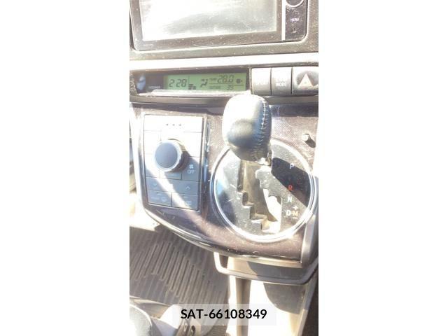 Toyota WISH 2013-06 8372411-12