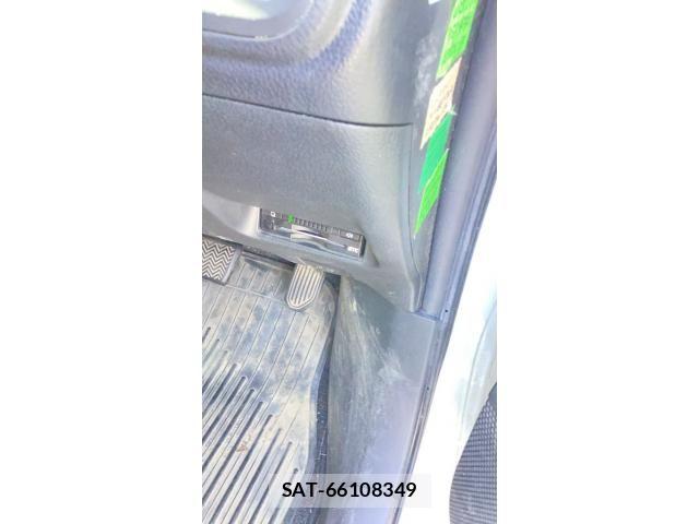 Toyota WISH 2013-06 8372411-15