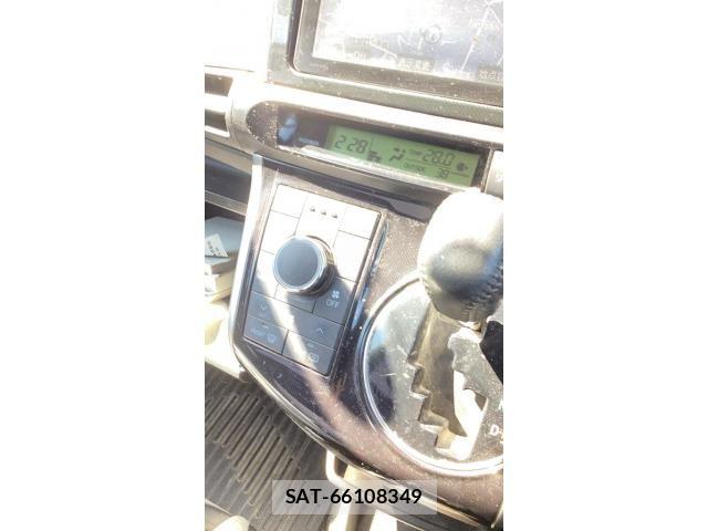 Toyota WISH 2013-06 8372411-17