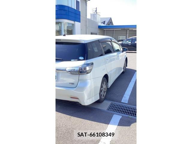 Toyota WISH 2013-06 8372411-1