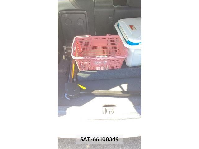 Toyota WISH 2013-06 8372411-21