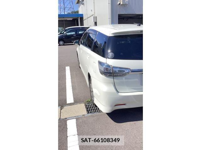 Toyota WISH 2013-06 8372411-2