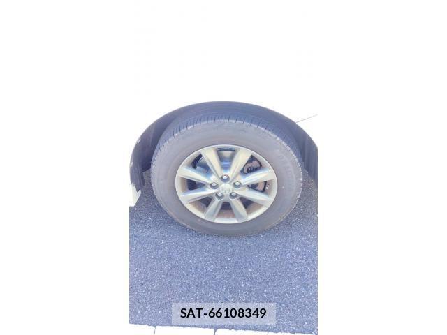 Toyota WISH 2013-06 8372411-5