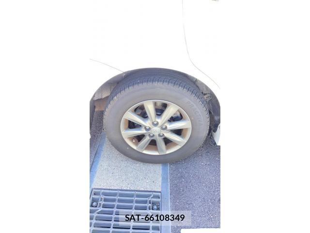 Toyota WISH 2013-06 8372411-6