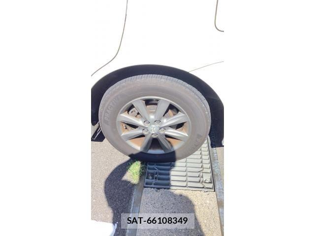 Toyota WISH 2013-06 8372411-7