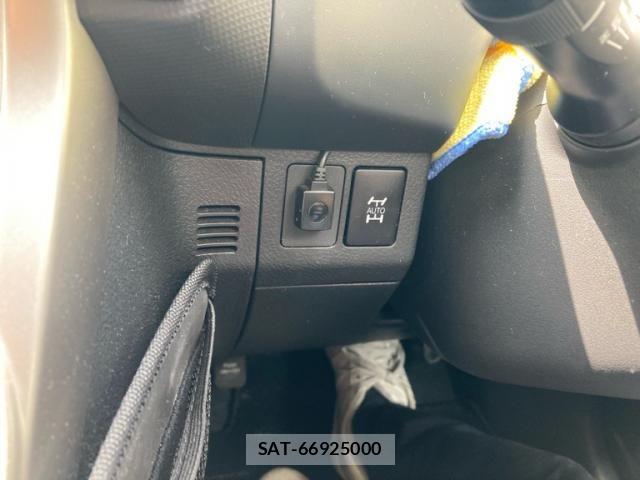 Toyota WISH 2012-07 8667192-24