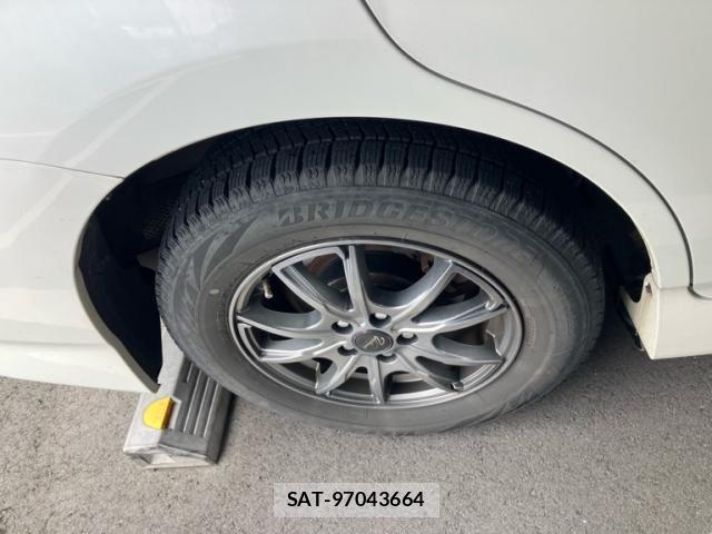 Toyota WISH 2014-10 8797985-5