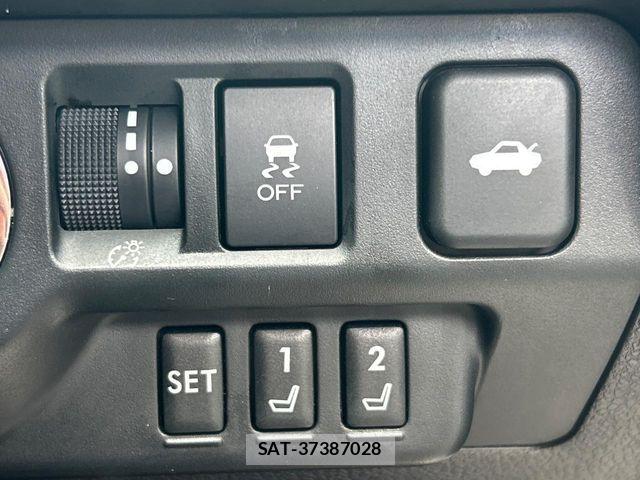 Subaru WRX S4 2017-09 7981636-13