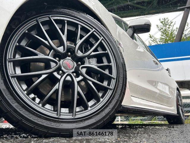 Subaru WRX STI 2014-09 6642922-14
