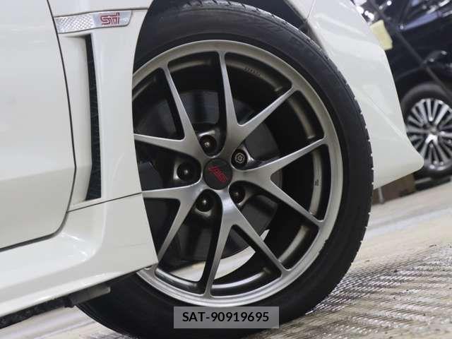Subaru WRX STI 2015-11 7880668-9