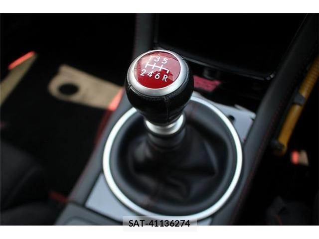 Subaru WRX STI 2017-12 8076228-1