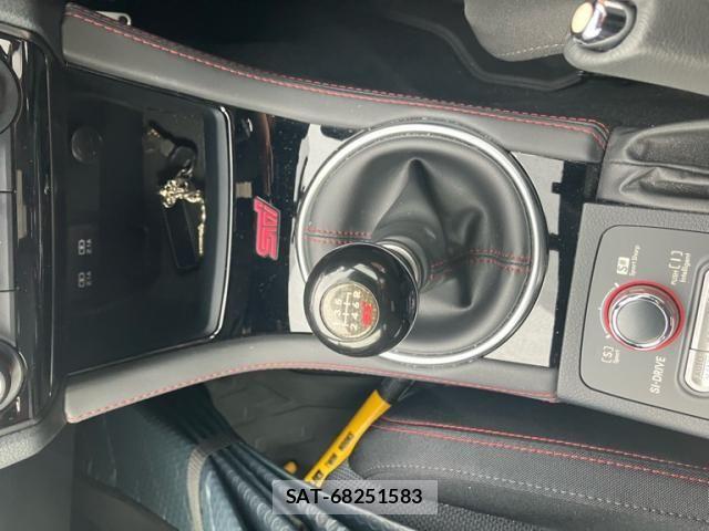 Subaru WRX STI 2018-09 8832628-17
