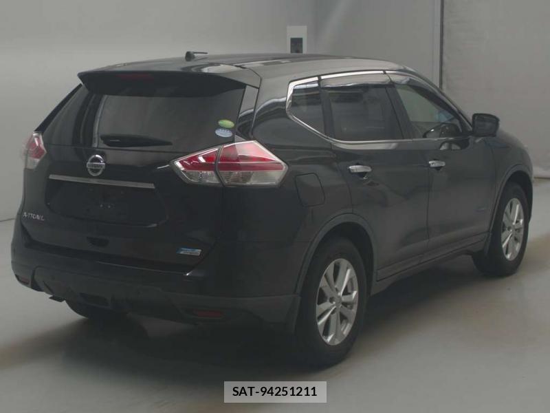 Nissan X-TRAIL 2015-08 7749326-1