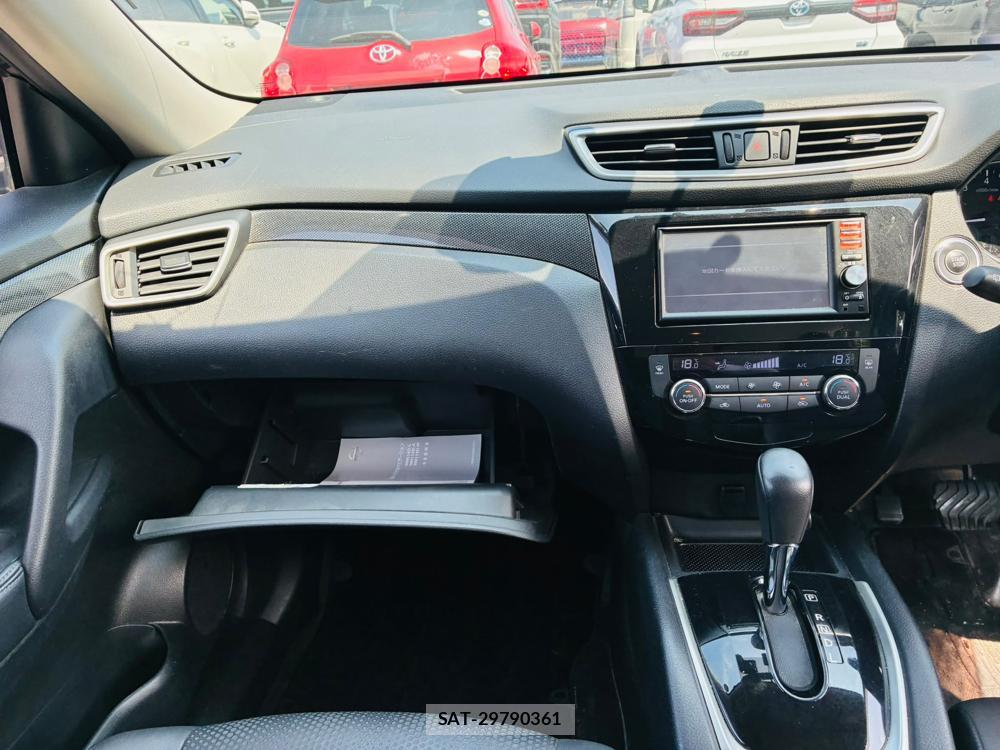 Nissan X-TRAIL 2015-06 7919343-16
