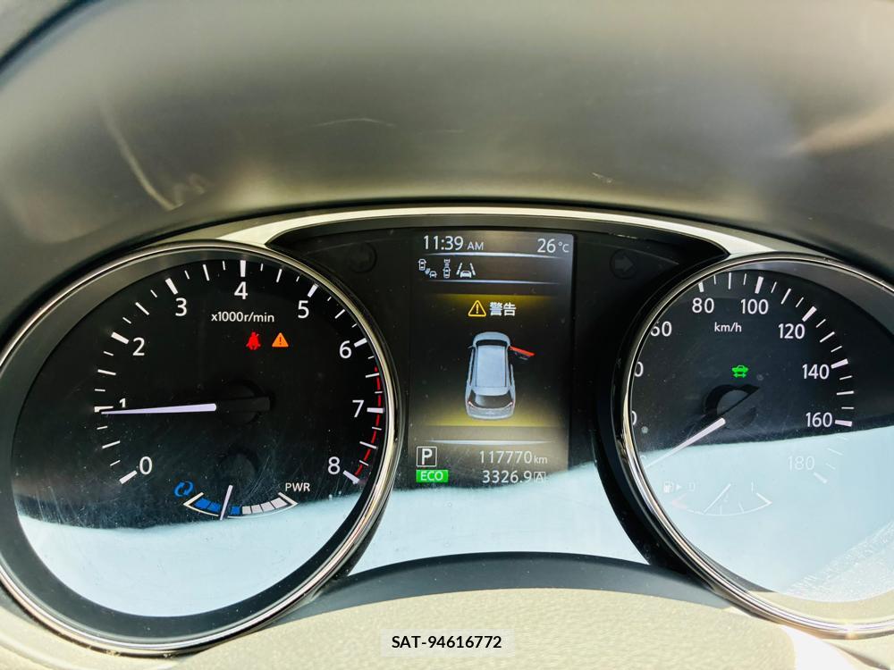 Nissan X-TRAIL 2015-07 8111258-15