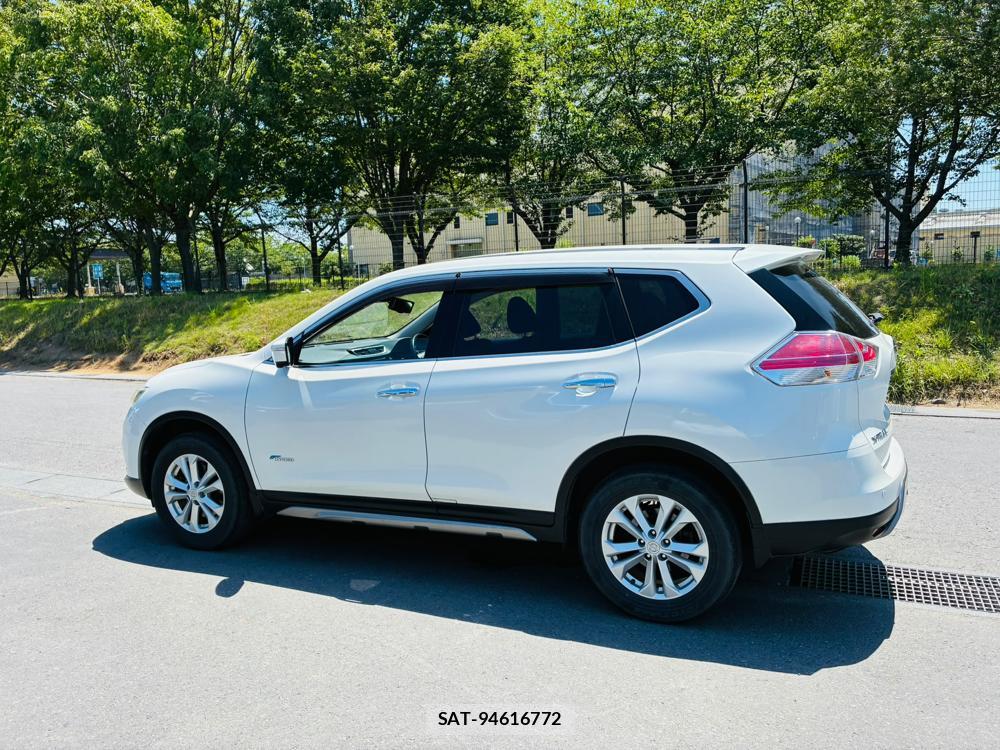 Nissan X-TRAIL 2015-07 8111258-1