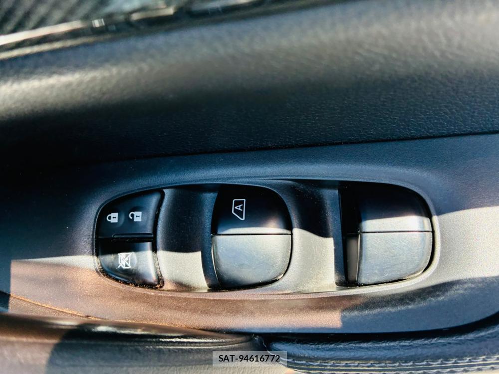 Nissan X-TRAIL 2015-07 8111258-20