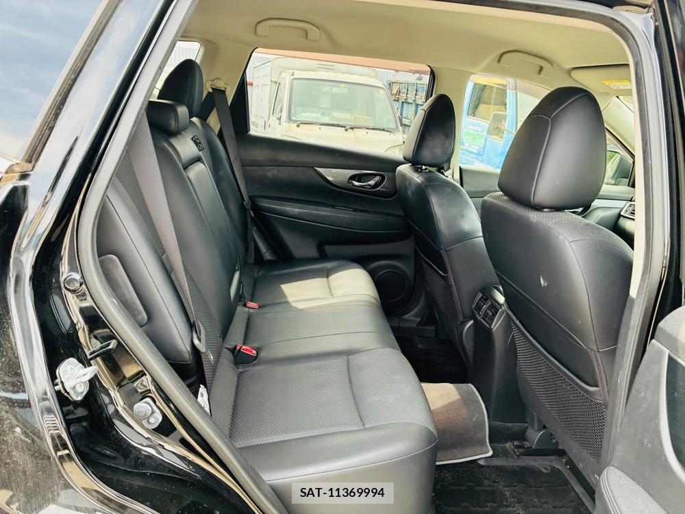 Nissan X-TRAIL 2015-08 8300321-8