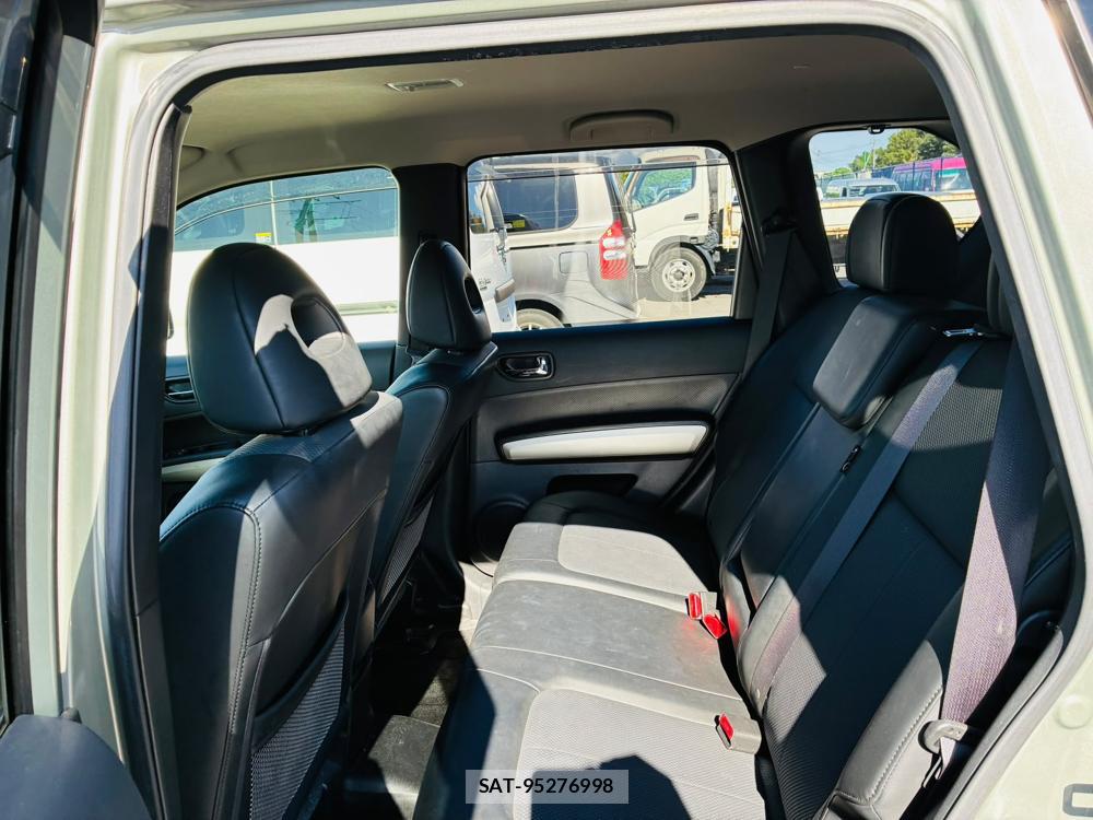 Nissan X-TRAIL 2013-07 8858418-9