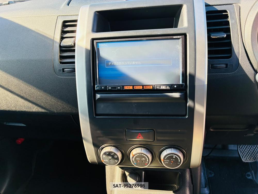 Nissan X-TRAIL 2013-07 8858418-19