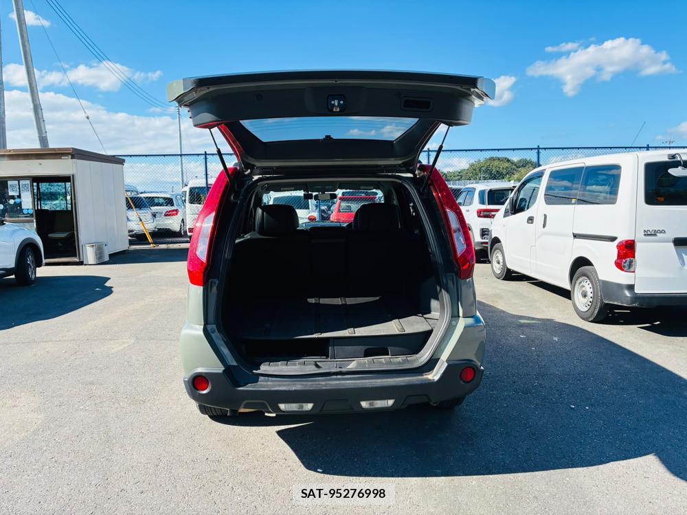 Nissan X-TRAIL 2013-07 8858418-26