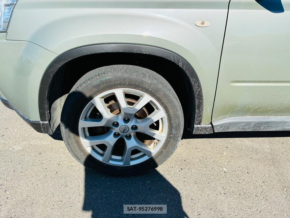 Nissan X-TRAIL 2013-07 8858418-29