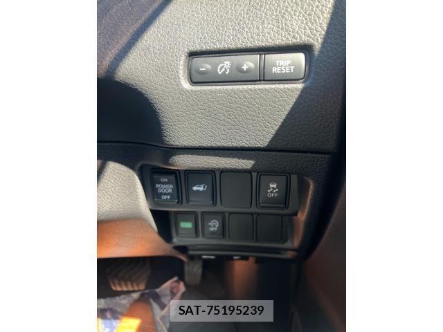 Nissan X-TRAIL 2018-05 6915816-13