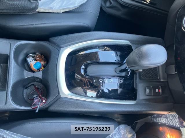 Nissan X-TRAIL 2018-05 6915816-17