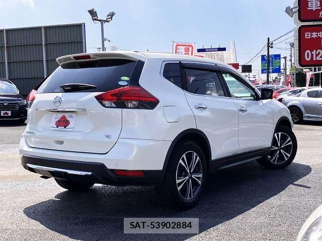 Nissan X-TRAIL 2017-08 7061497-2
