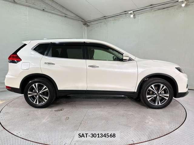 Nissan X-TRAIL 2017-09 7227552-3