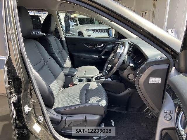 Nissan X-TRAIL 2018-09 7331407-10