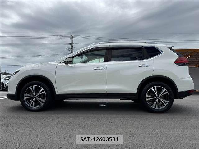 Nissan X-TRAIL 2018-03 7360596-10