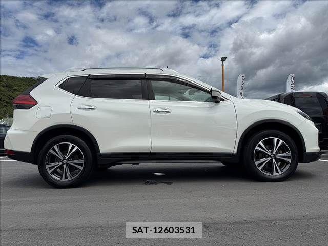 Nissan X-TRAIL 2018-03 7360596-11